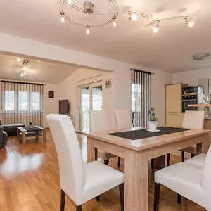  Apartment Natalie Sea View With 3 Bedrooms And Everything Is Air-conditioned Kroatien